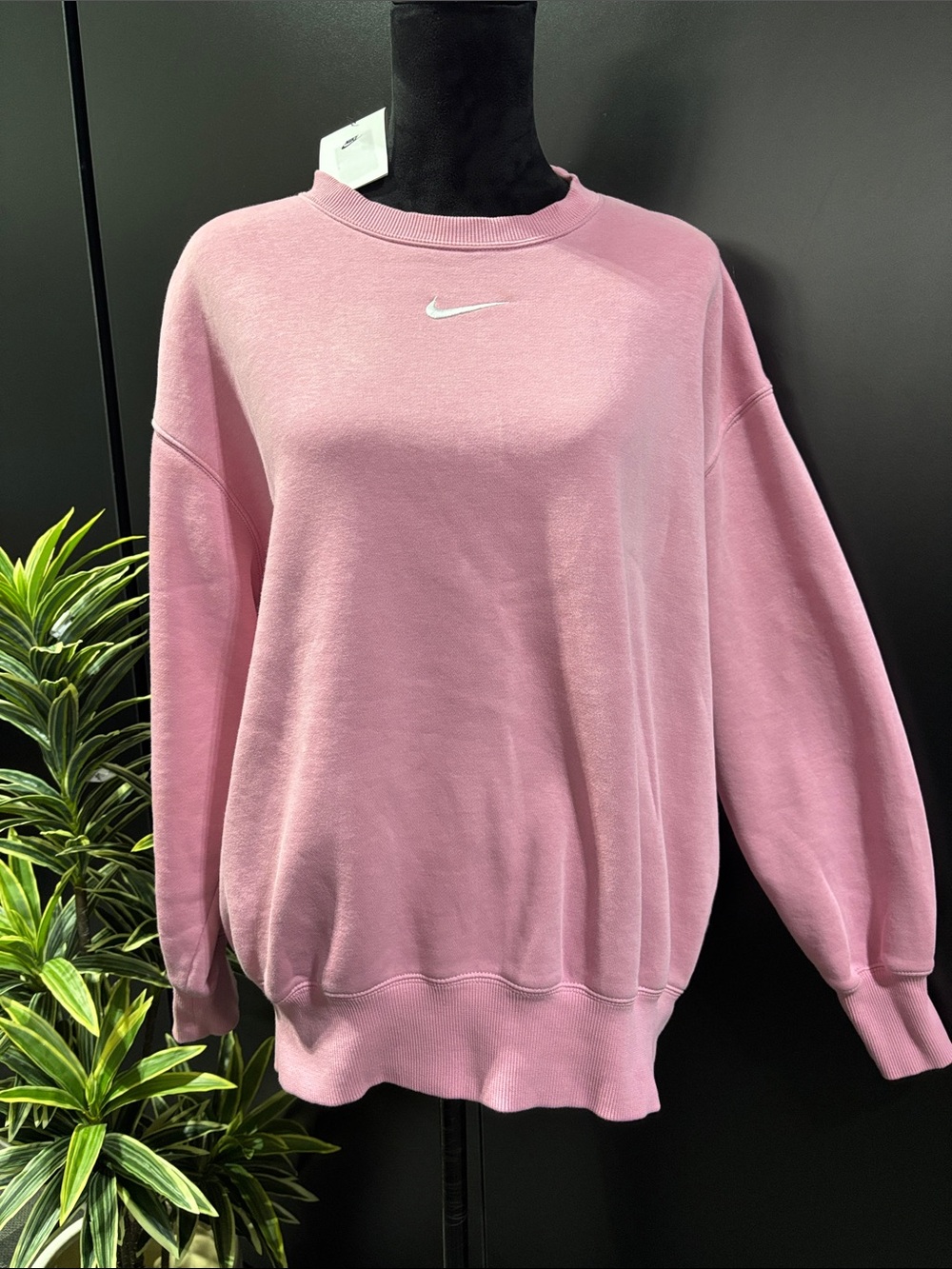 Nike Loose Fit Pullover sweatshirt,embroidered logo,rib knit cuffs-waist
